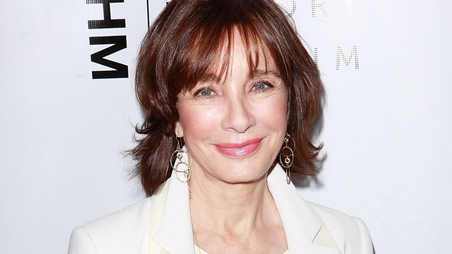 The 76-year old daughter of father John Archer and mother Marjorie Lord Anne Archer in 2024 photo. Anne Archer earned a  million dollar salary - leaving the net worth at 10 million in 2024