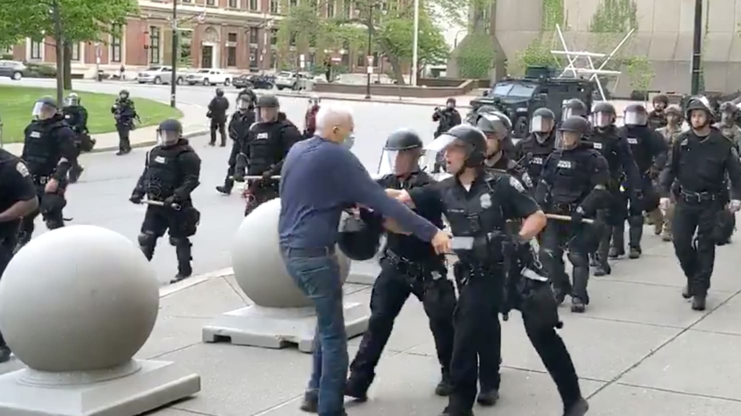 Buffalo Pd And Nypd Cops Crack Down After Day Of Peaceful Protests