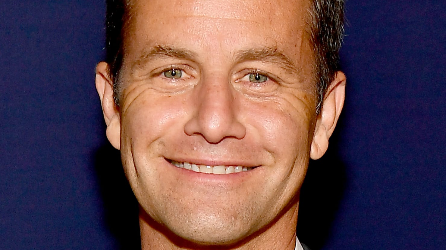 Kirk Cameron throws a maskless Caroling protest outside California Mall