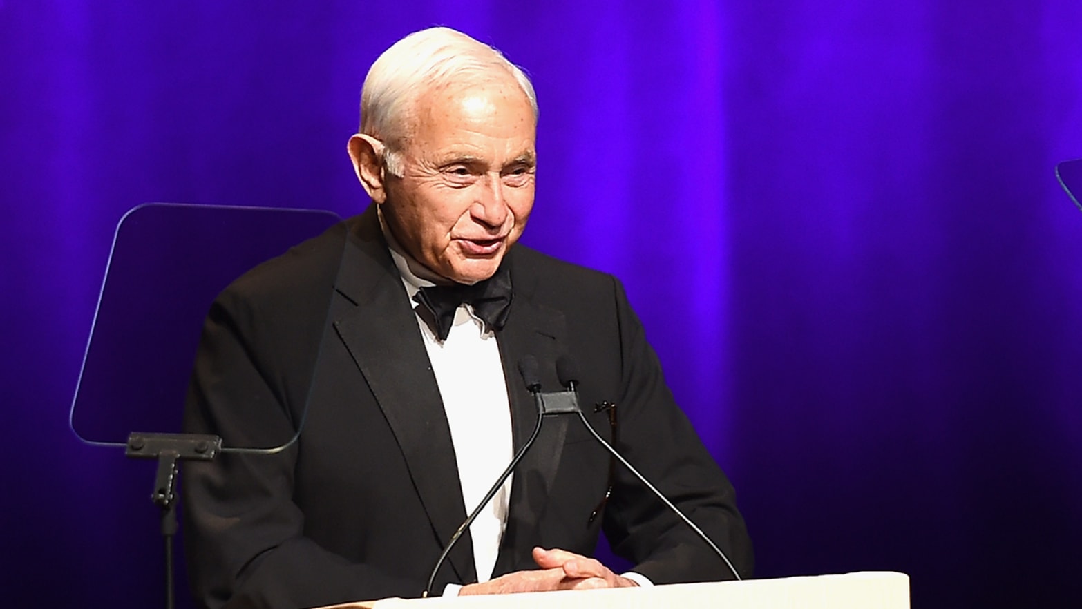 Former Victoria S Secret Ceo Les Wexner May Be Forced To Finally Explain His Jeffrey Epstein Ties