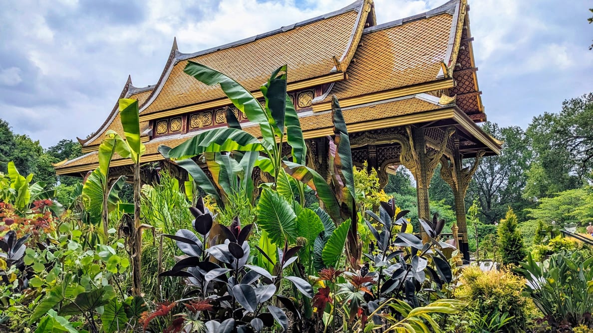 Королевский тайский павильон в ботаническом саду Ольбриха в Мэдисоне, штат Висконсин.