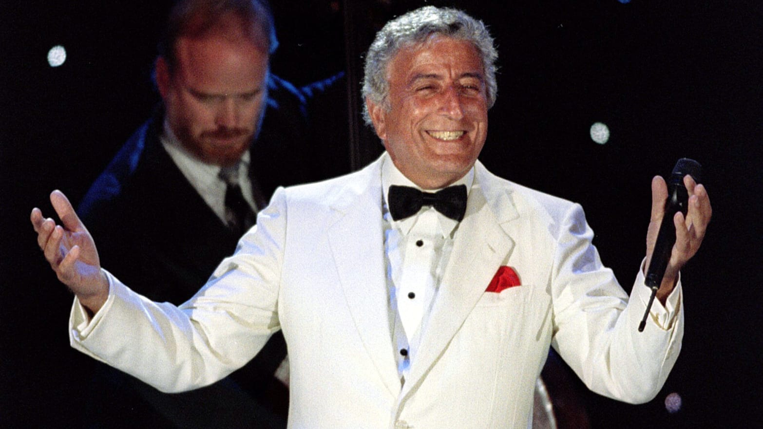 American singer Tony Bennett performs during the World Music Awards on May 3, 1995.