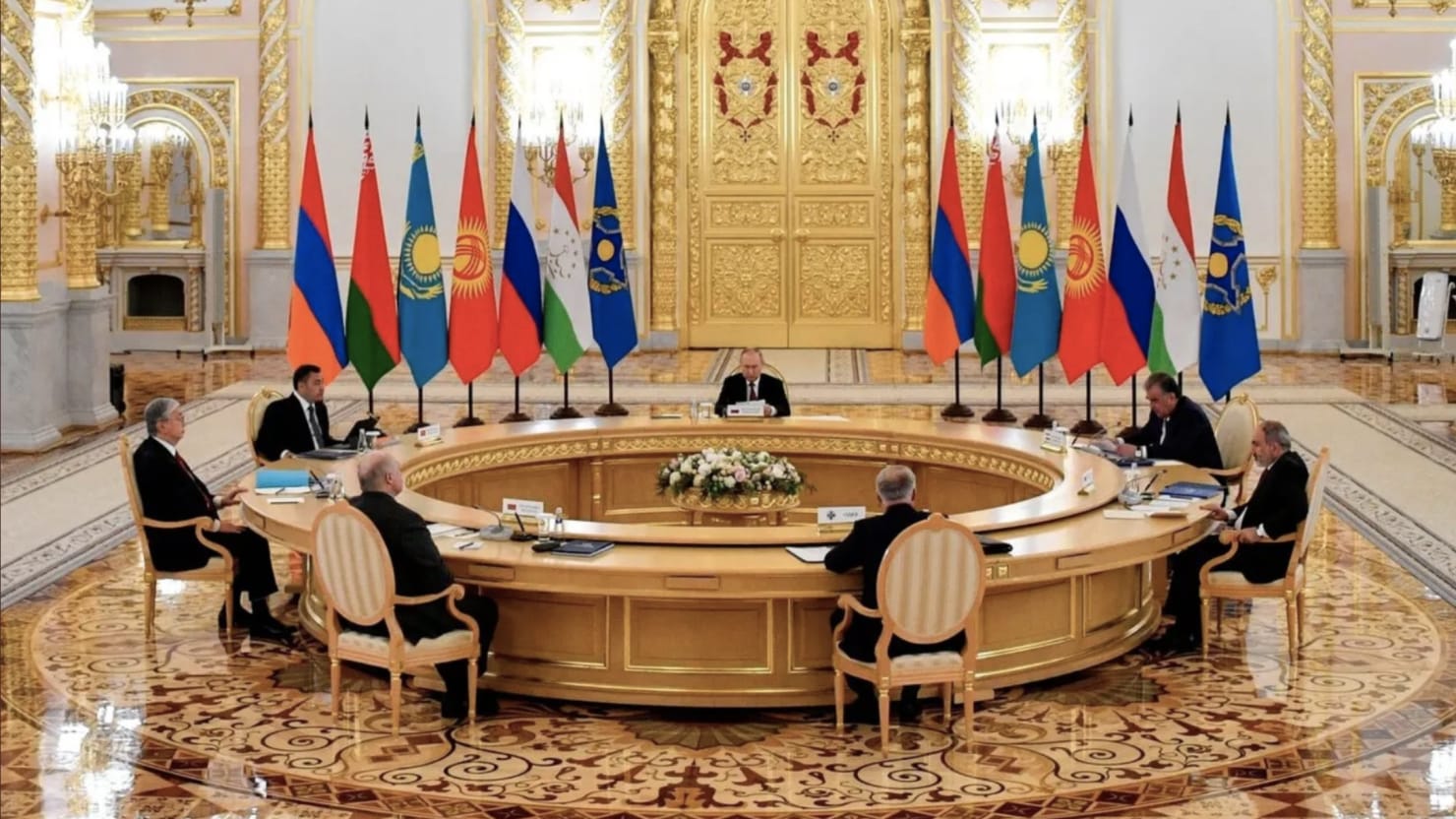 Los aliados del presidente ruso, Vladimir Putin, regañaron a Ucrania en la cumbre de la OTSC