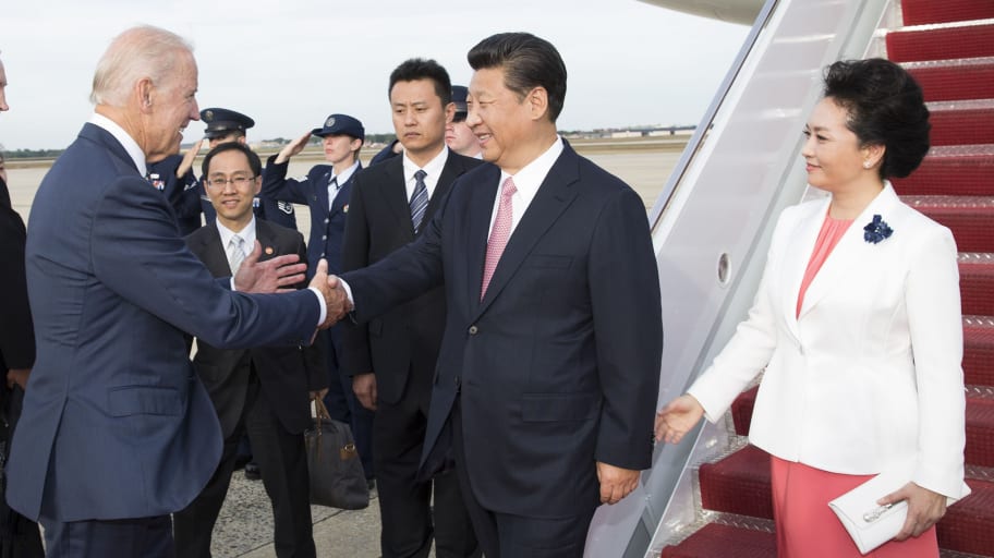 Chinese President Xi Jinping, second right, and his wife Peng Liyuan, first right, are welcomed by Joe Biden.