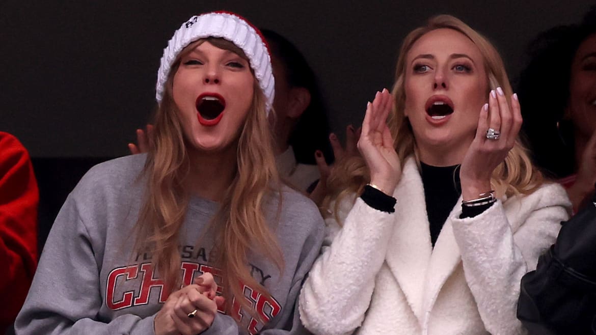 Taylor Swift Knew She Would Be Booed by Patriots Fans