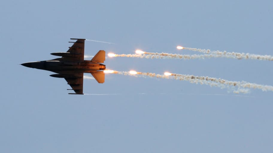A U.S.-made F-16 fighter jet drops flares during the annual Han Kuang No. 22 Military Exercise, in Ilan county, 80km (49 miles) west of Taipei July 20, 2006.