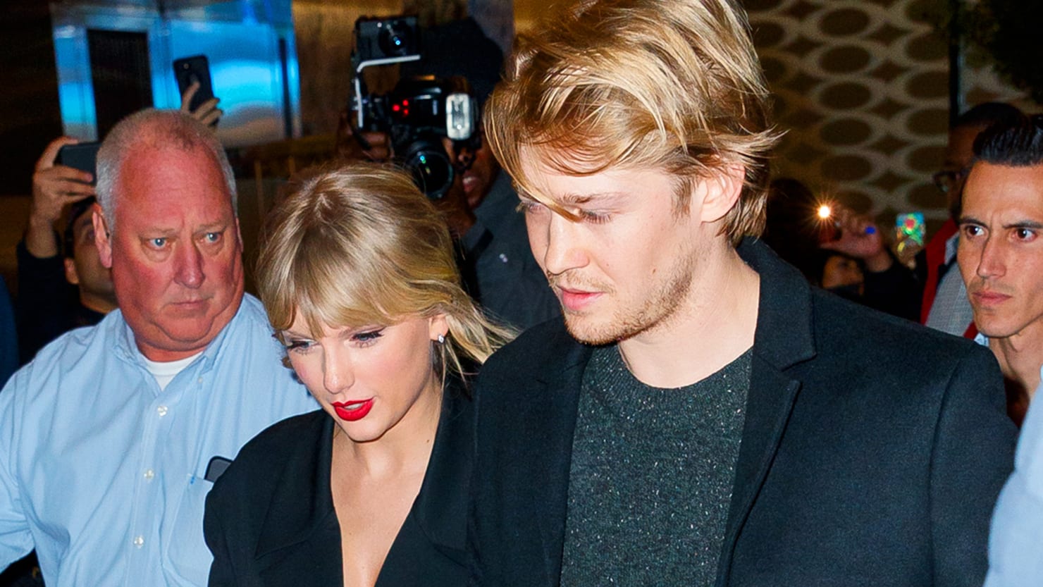 Taylor Swift Is Secretly Engaged To Joe Alwyn Report Says 9969