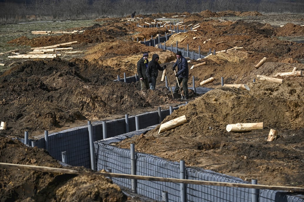 Contractors are working together with the military to construct state-of-the-art shelters in Ukraine.