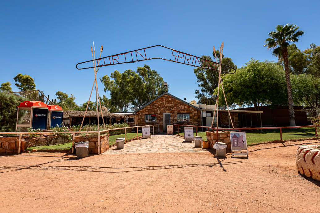 The Fun of Finding the Wrong Landmark in the Australian Outback