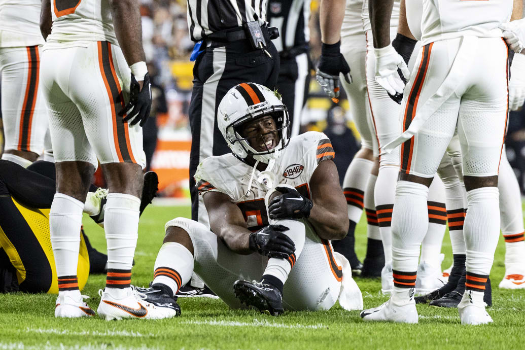 Nick Chubb of the Cleveland Browns reacts after hurting his knee during the second quarter of the game against the Pittsburgh Steelers.