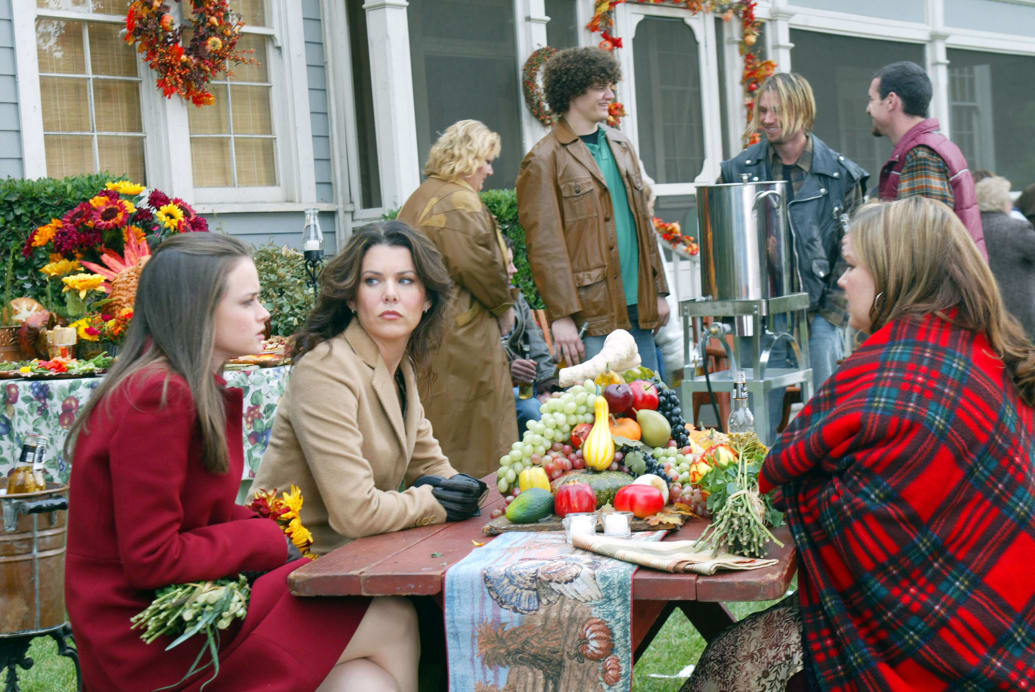 Alexis Bledel, Lauren Graham, and Melissa McCarthy in Gilmore Girls.