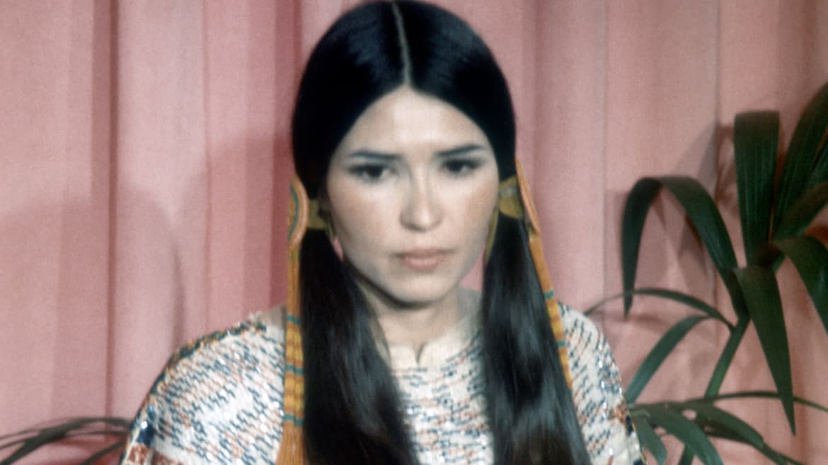 Sacheen Littlefeather, Who Carried Out Marlon Brando’s Oscars Protest, Dies