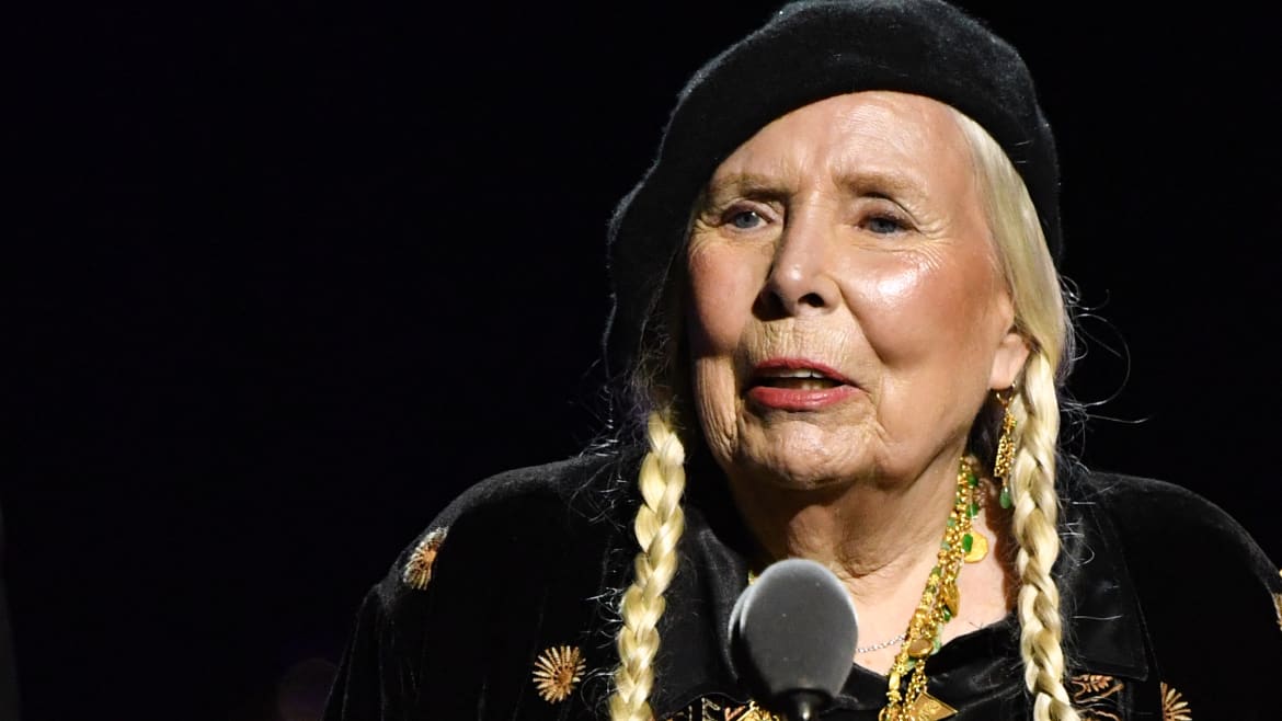 Joni Mitchell Makes Grammy Performance Debut With ‘Both Sides Now’