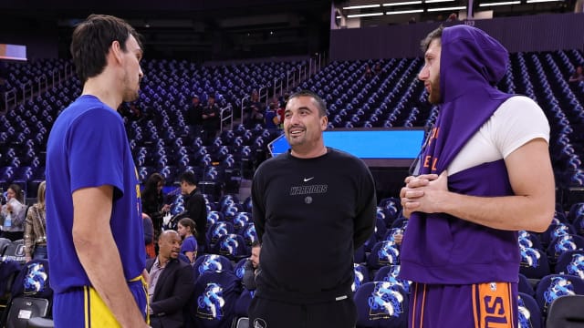 Golden State Warriors assistant coach Dejan Milojević (center) died on Wednesday morning after suffering a heart attack at a team dinner in Salt Lake City.