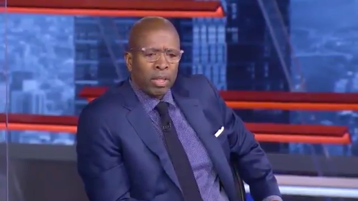 Kenny Smith Walks Off Set Of Tnt S Inside The Nba In Solidarity With Protesting Players
