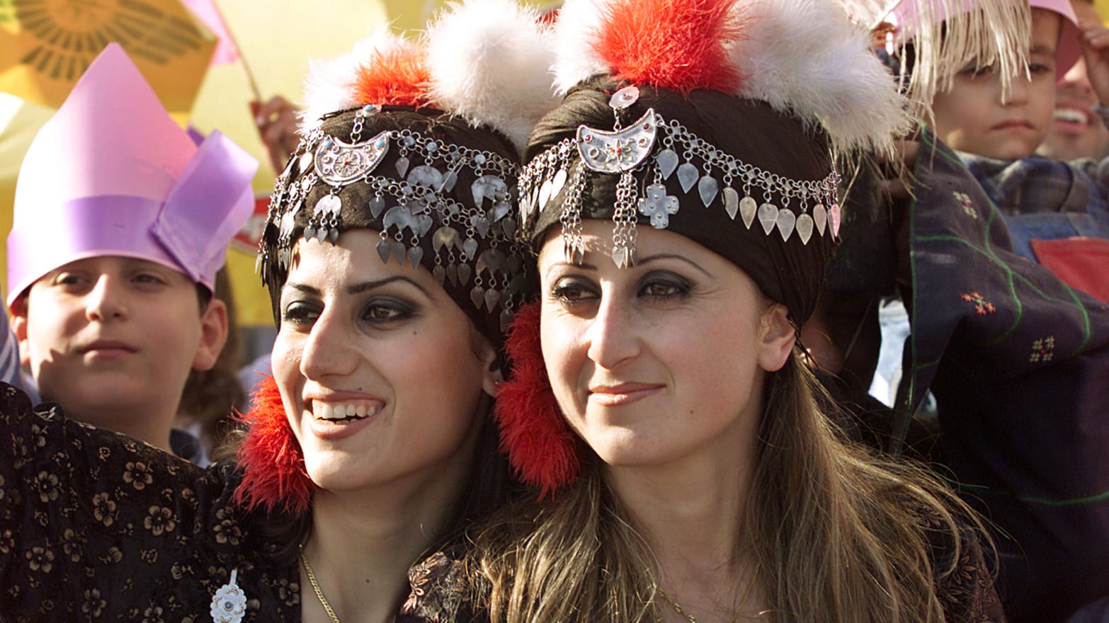 Гугли нация. Нация Ассирийцы. Нация ассирийка. Ассирийский ансамбль Урмия. Современные Ассирийцы.