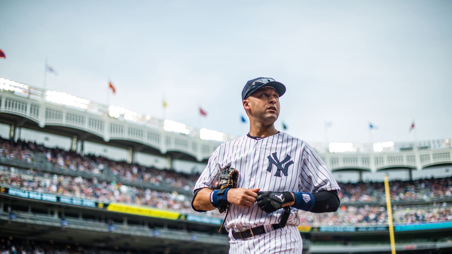 Derek Jeter now has more Gold Glove awards than all but four