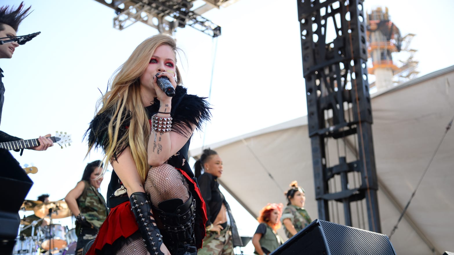 Avril Lavigne Is Still the 'Motherfreaking Princess' of Pop