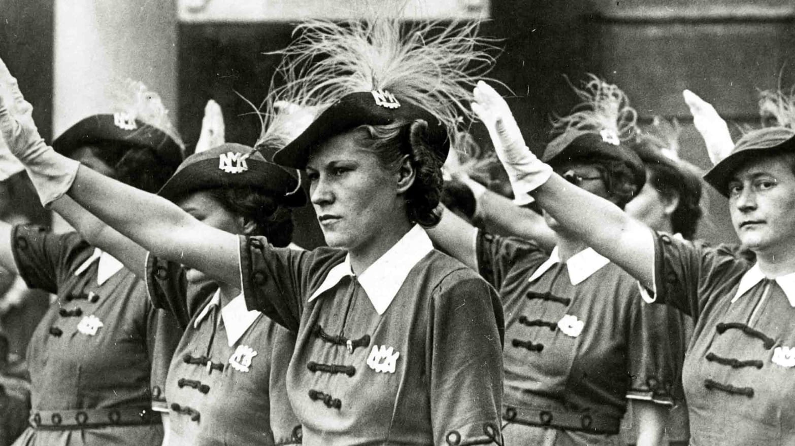 Фашистская музыка. Гитлерюгенд третьего рейха. Женщины третьего рейха надзирательницы. Союз немецких девушек. Немецкие девушки.