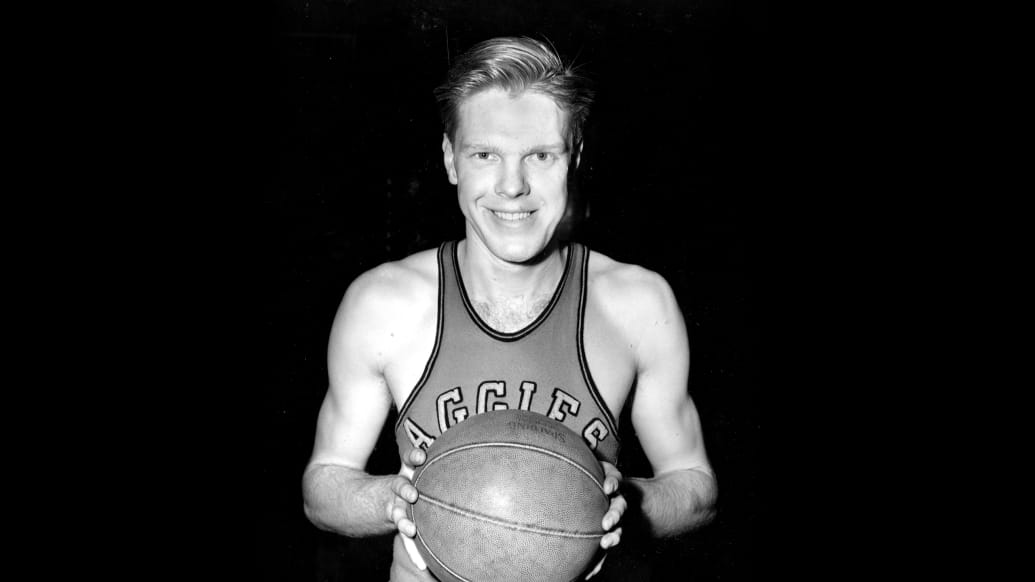 Bob Kurland, the First Player to Dunk, Was a Pioneer for Big
