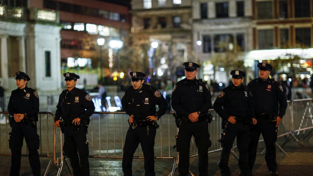 Полицейских называют фараонами. Метро полиция Нью Йорка. Полиция США 90-Х. Полиция Нью-Йорка 1980. Нью-Йорк 80х полиция.