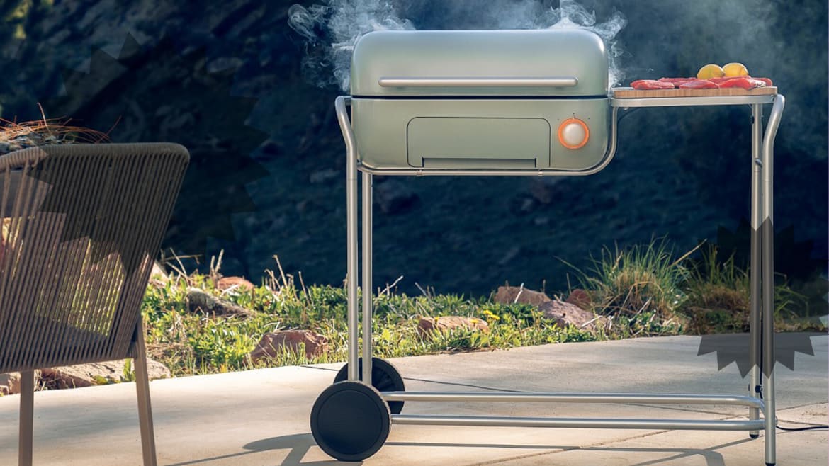 An App-Controlled Charcoal Grill That Saves Time and Cooks Precisely
