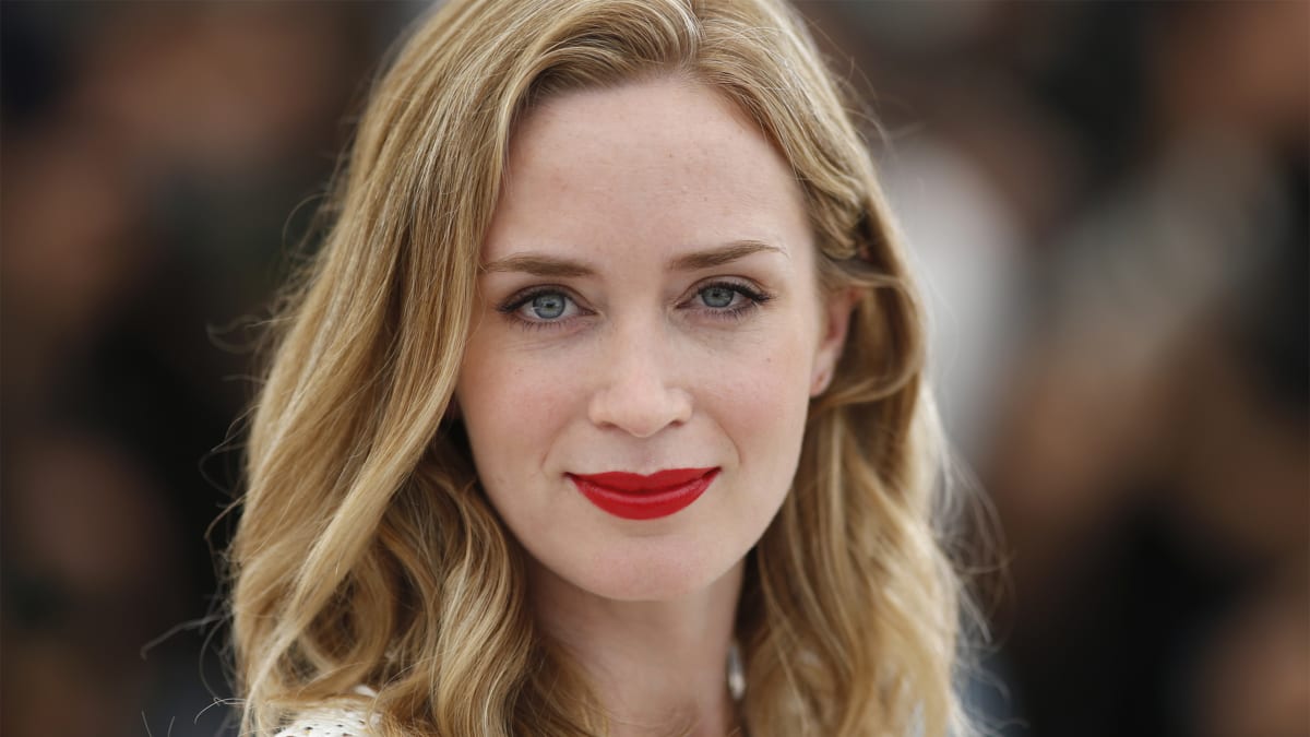Emily Blunt Apologizes After Calling Server “Enormous” in Resurfaced Clip –  The Hollywood Reporter