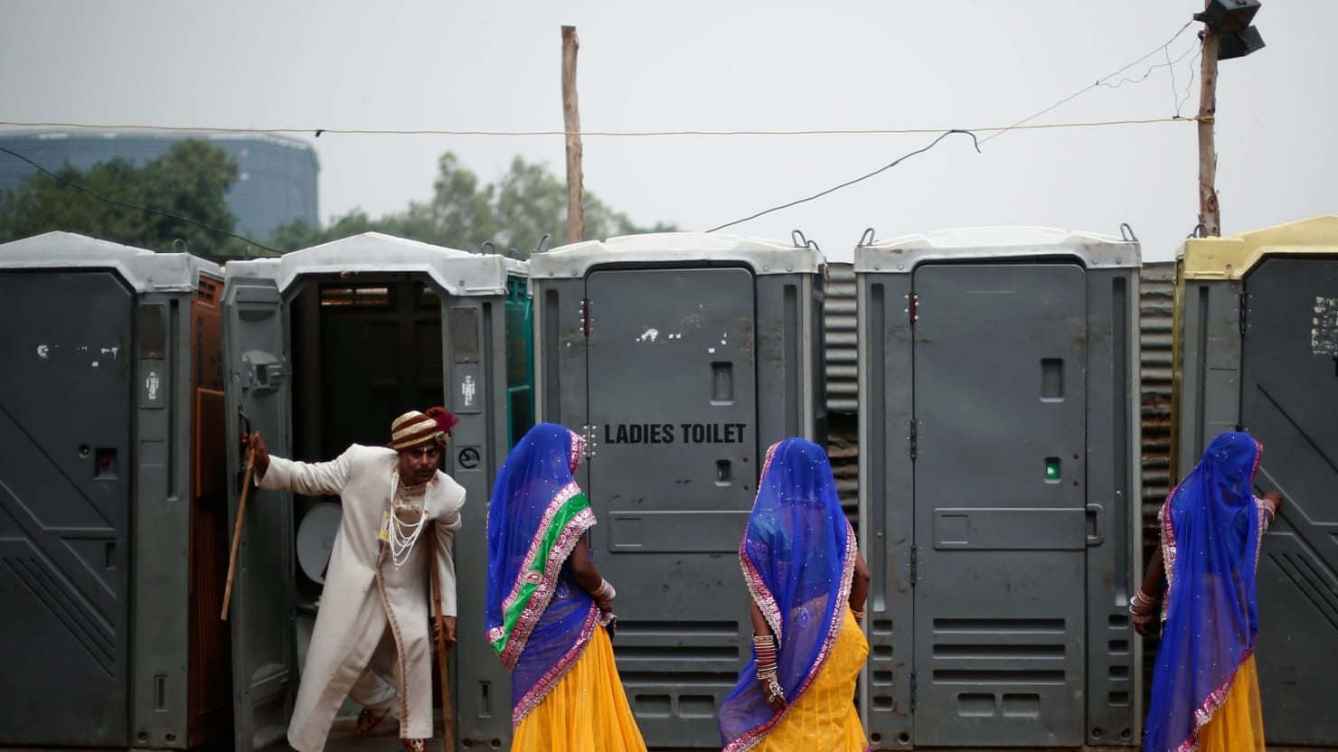 Общественный туалет в индии на улице фото