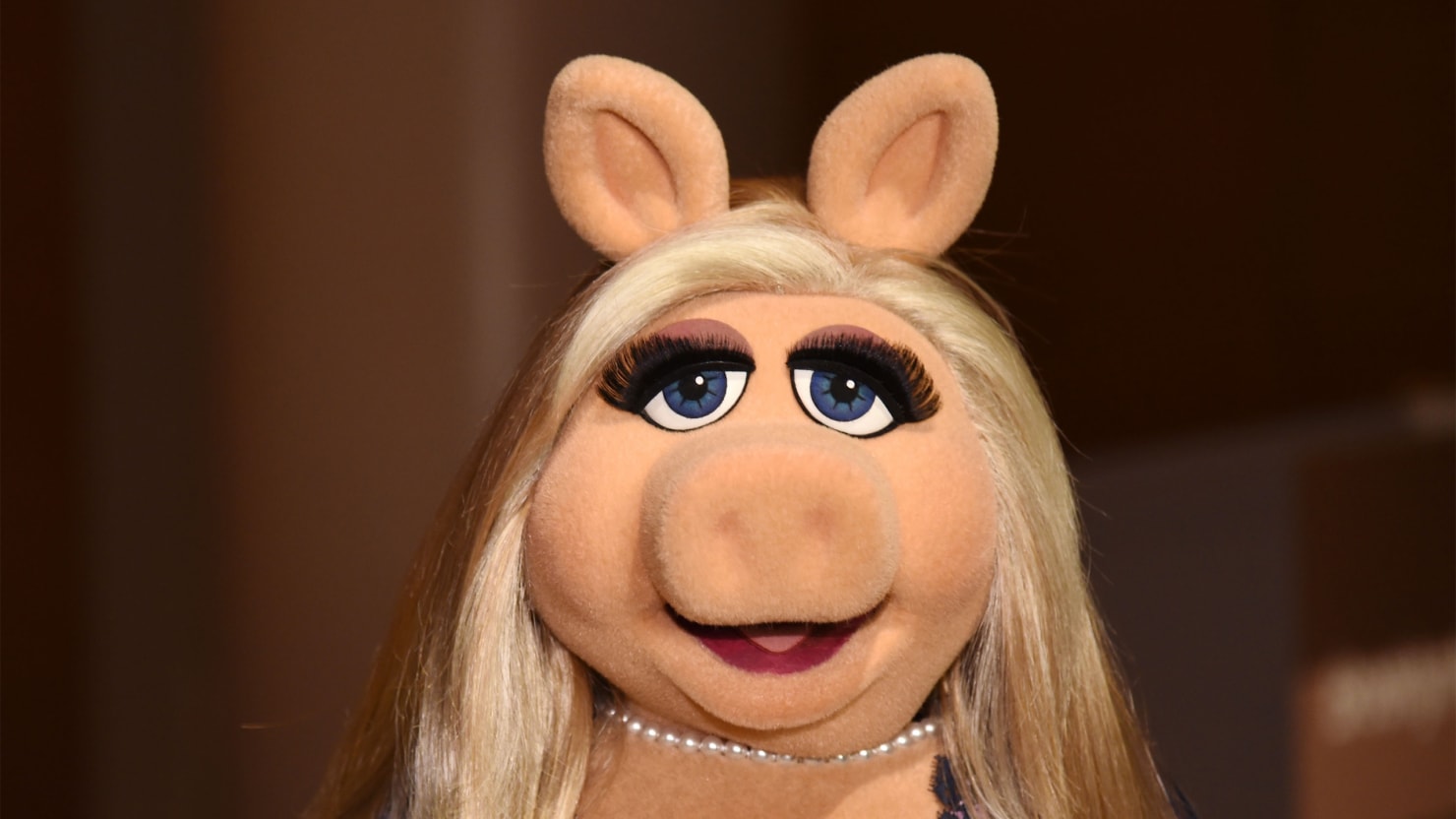 Миссис пигги. Мисс Пигги. Свинка Мисс Пигги. Маппеты Мисс Пигги. Маппет шоу Свинка Пигги.