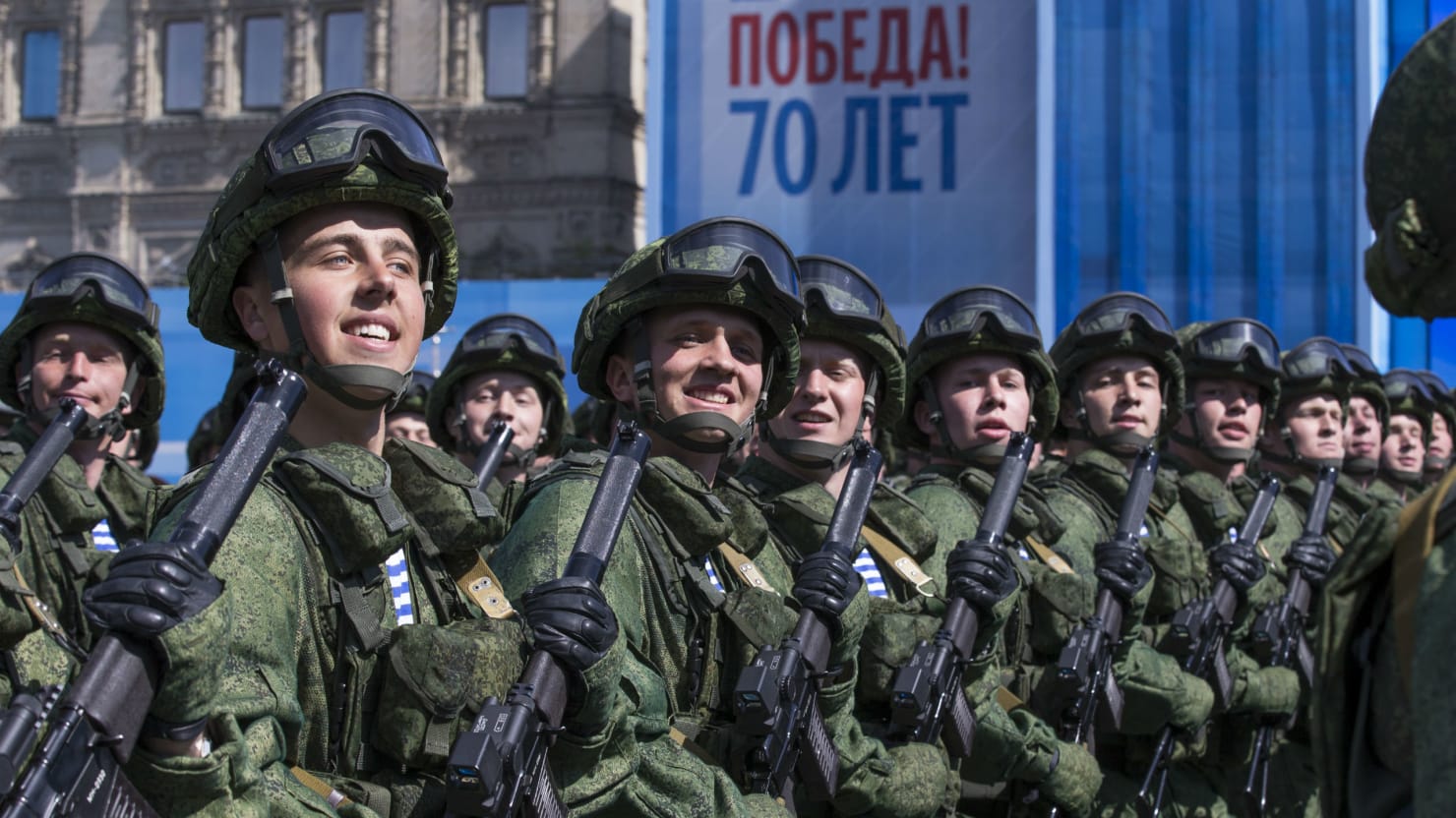 Российский солдат на параде