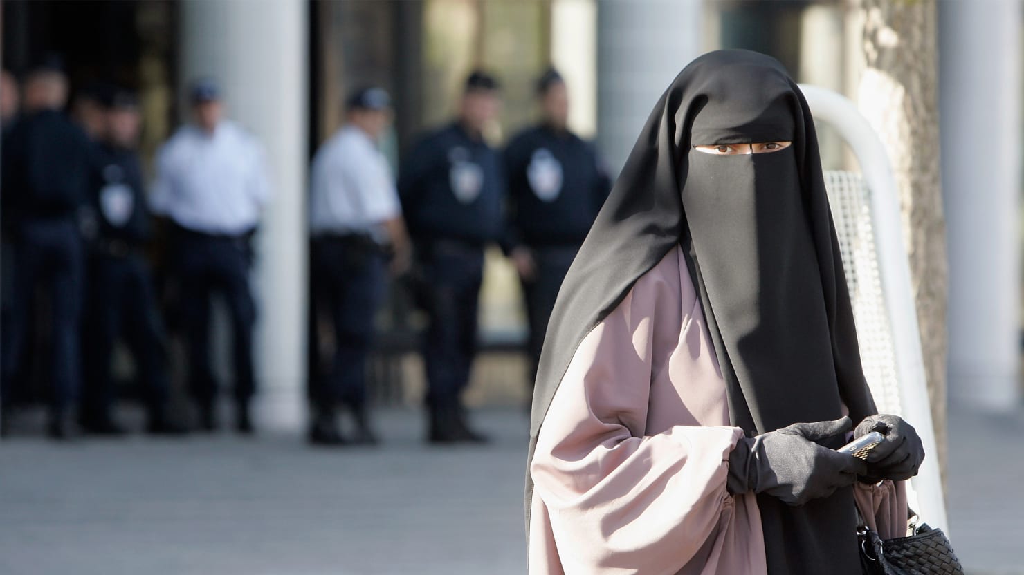 Abu Dhabi Stabbing Why Law Enforcement Hates The Niqab and Burqa