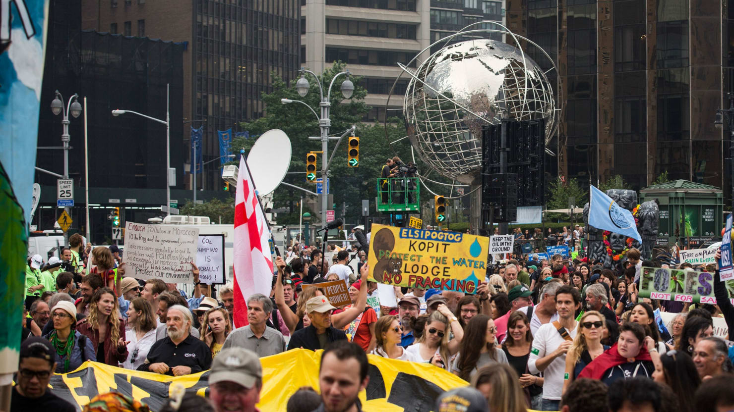 300K Estimated at Climate March in NYC