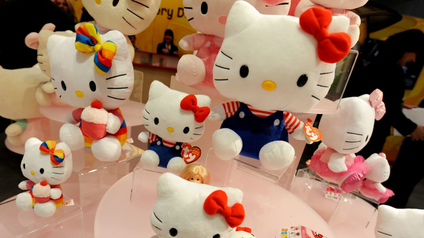 Hello Kitty Bombshell Ticks Off Fans