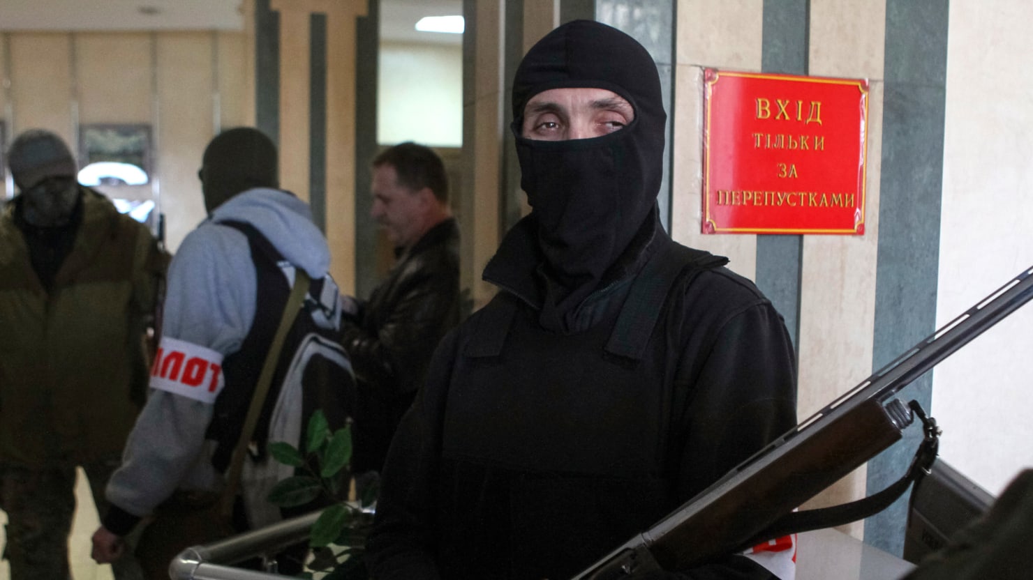 Какой срок грозит террористам. Фото террористов в Донецке.