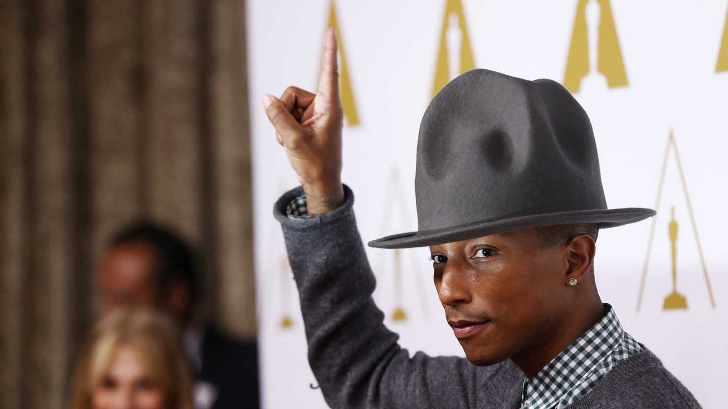 Pharrell Williams’s Grammy's Hat For Sale; Lena Dunham Responds to ...