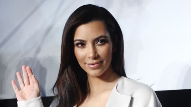 Kim Kardashian Reveals She S Pregnant
