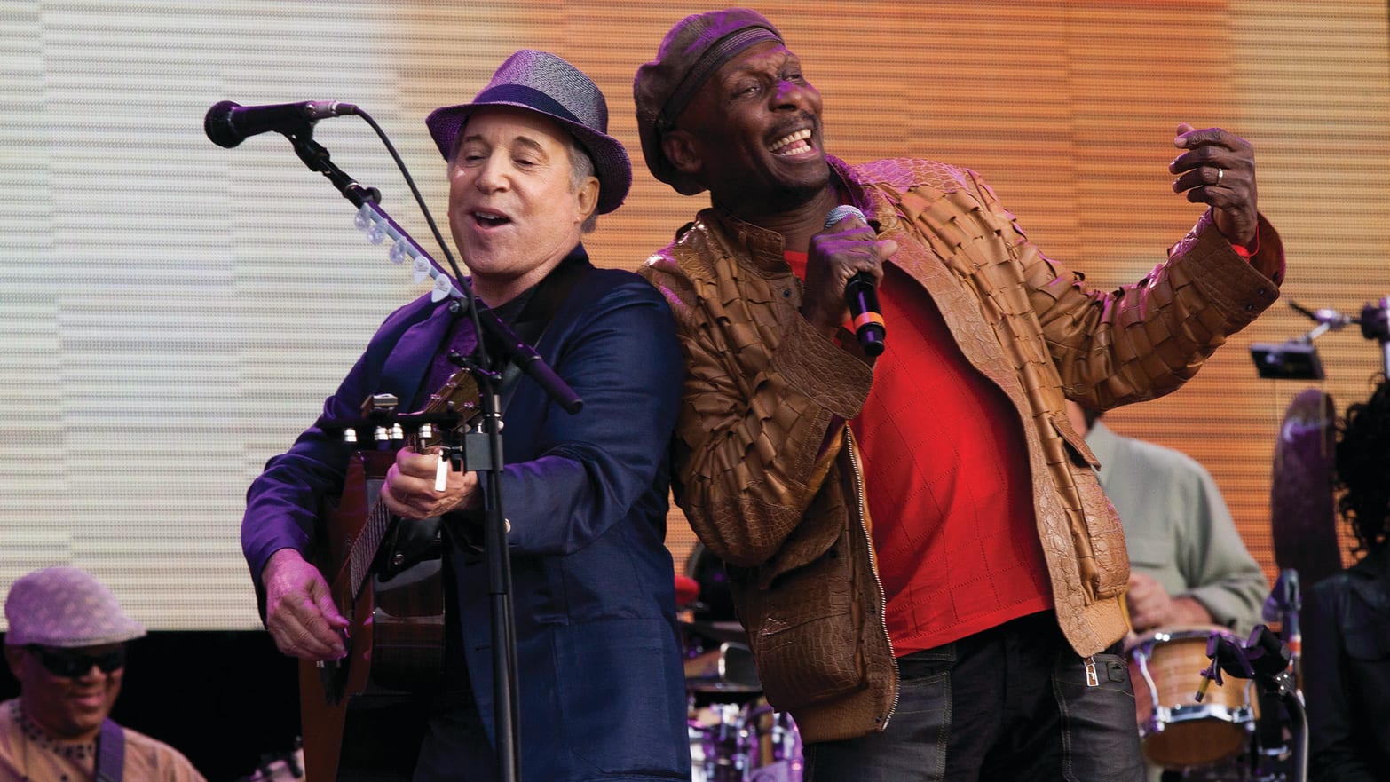 Paul Simon performs with Jimmy Cliff 