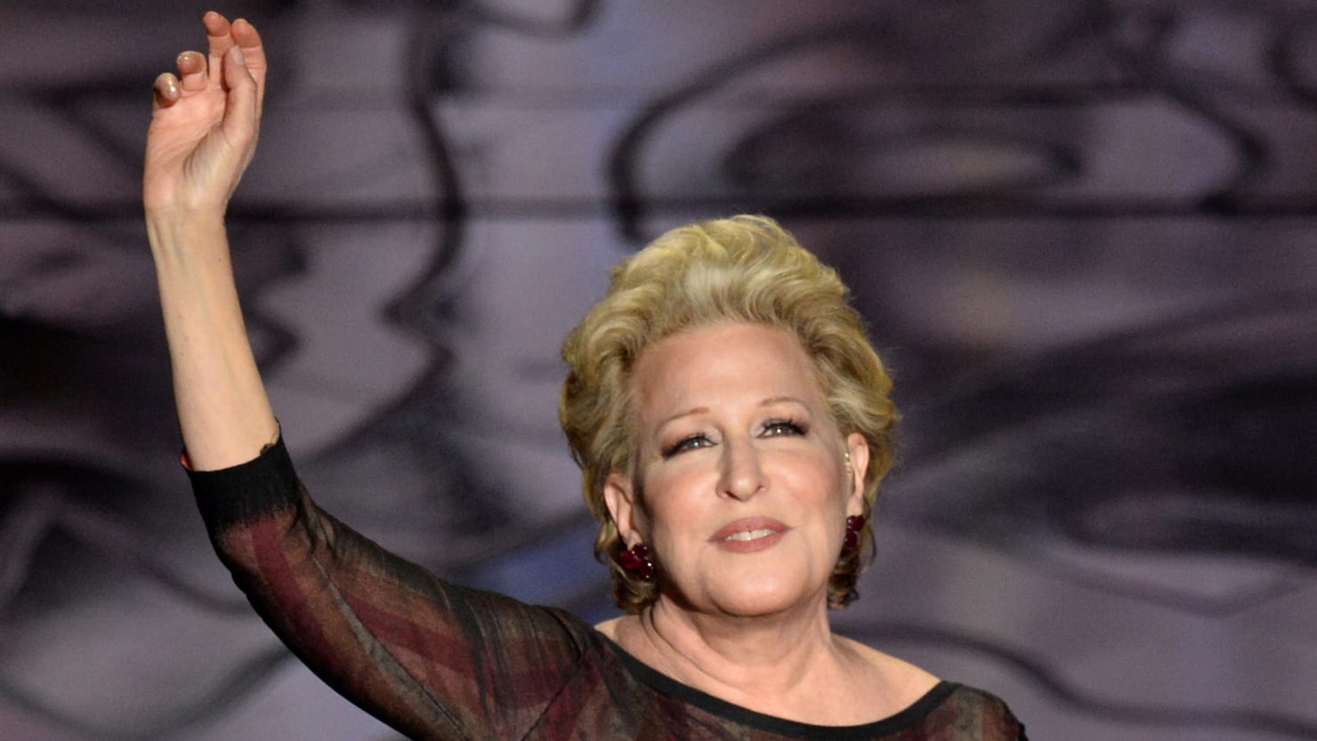 Bette Midler Geraldo Rivera ‘has Yet To Apologize For Groping Me