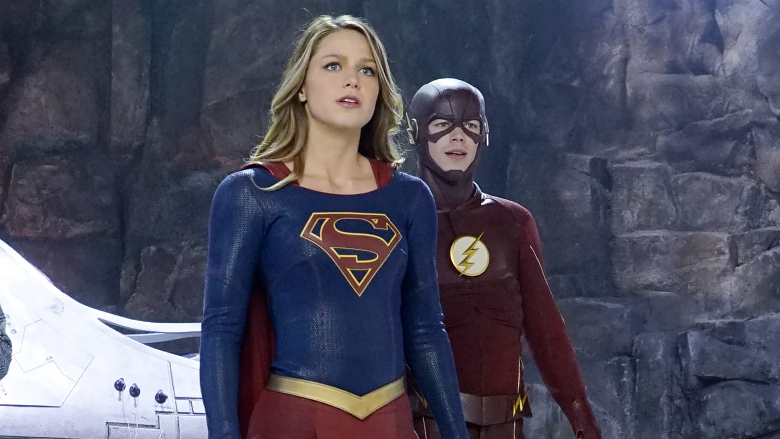 The Flash-Supergirl Crossover Was Everything Batman v Superman Was photo picture picture