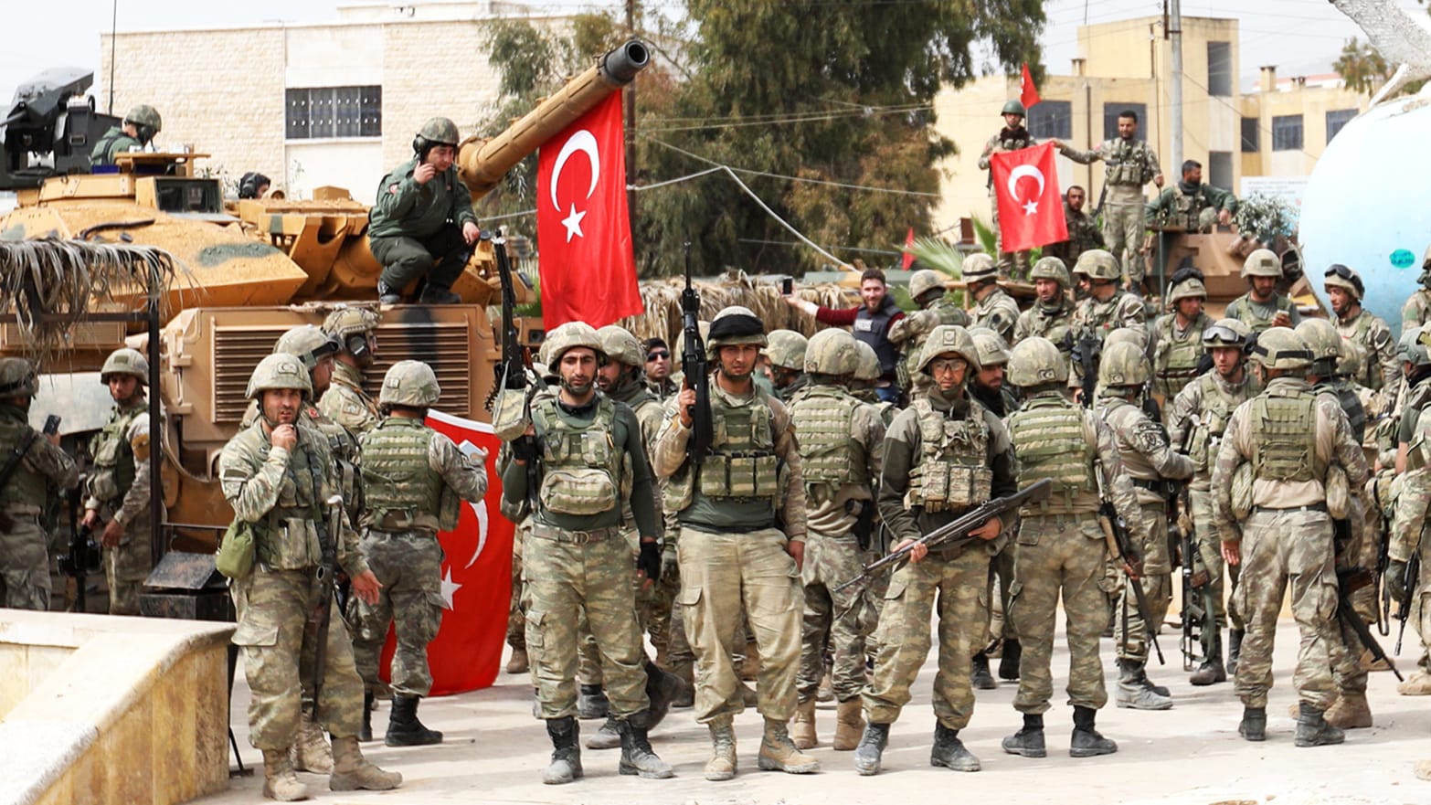 土耳其国防部：土军在叙利亚遭到空袭 致2死5伤_环球军事_军事_新闻中心_台海网