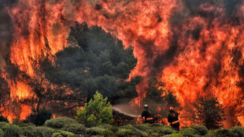 photo of wildfire in kineta near athens greece greek atmospheric blocking climate change global warming california wildfire weather meteorology