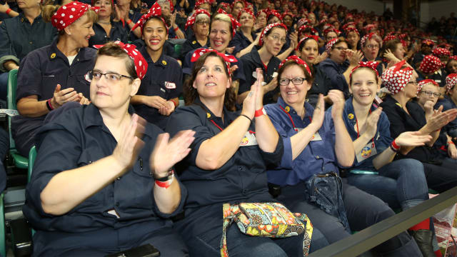 Here's What Happens When You Put 3,755 Rosie The Riveters In One Room