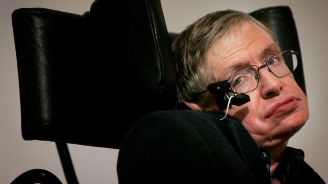 stephen hawking amyotrophic lateral sclerosis als lou gehrig's disease the theory of everything simpsons star trek big bang theory crunch quantum mechanics physics genius
