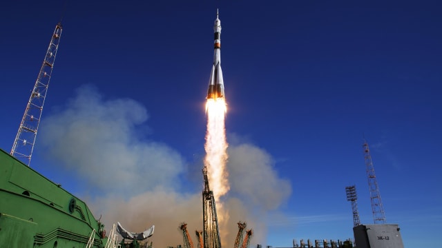 image of soyuz rocket taking off from kazakhstan into sky roscosmos russia united states america nasa