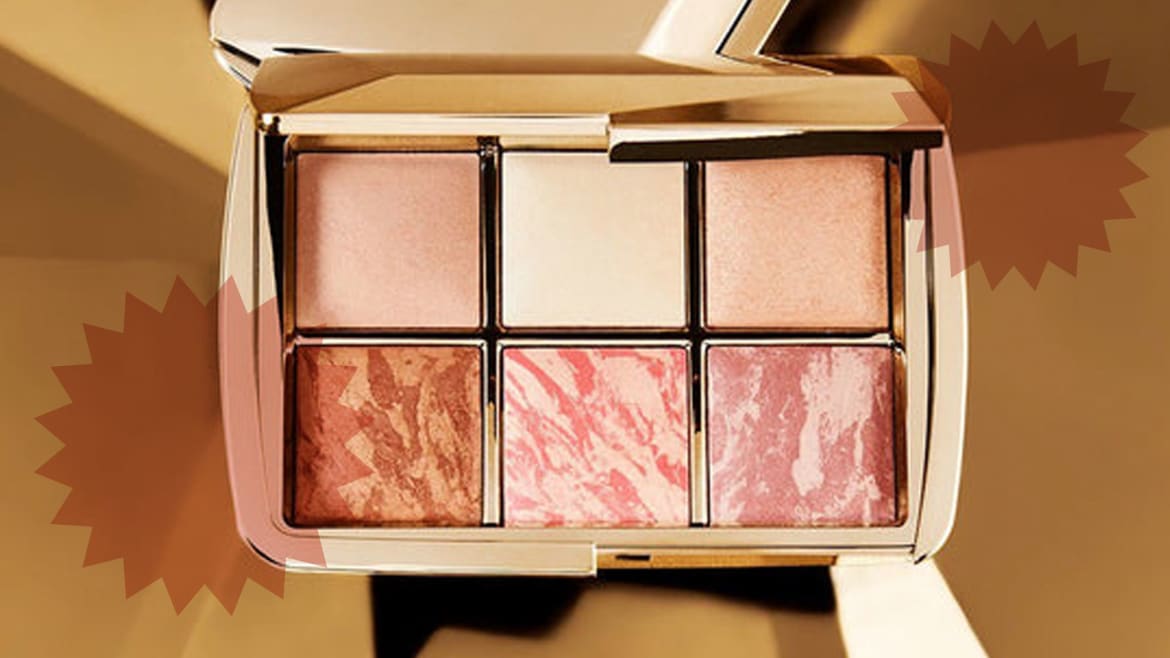 This Hourglass Makeup Palette Blurs the Skin Like an Instagram Filter
