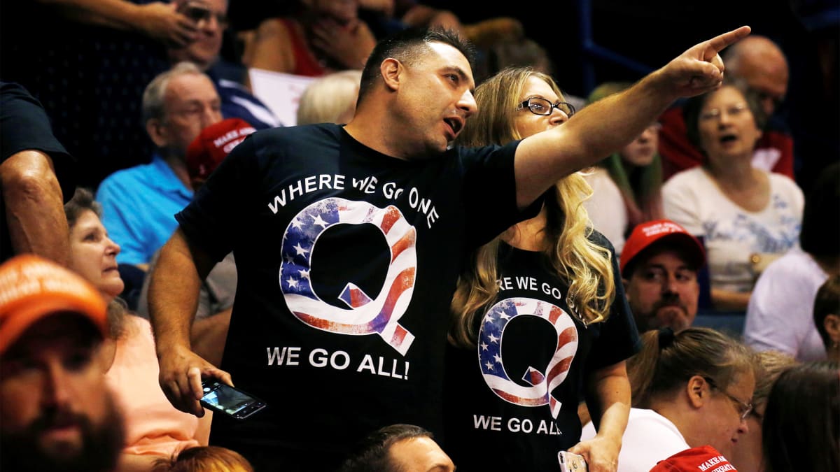 stum Forvent det rør QAnoners Say Their QAnon Merch Is Being Banned By Secret Service at Trump  Rallies