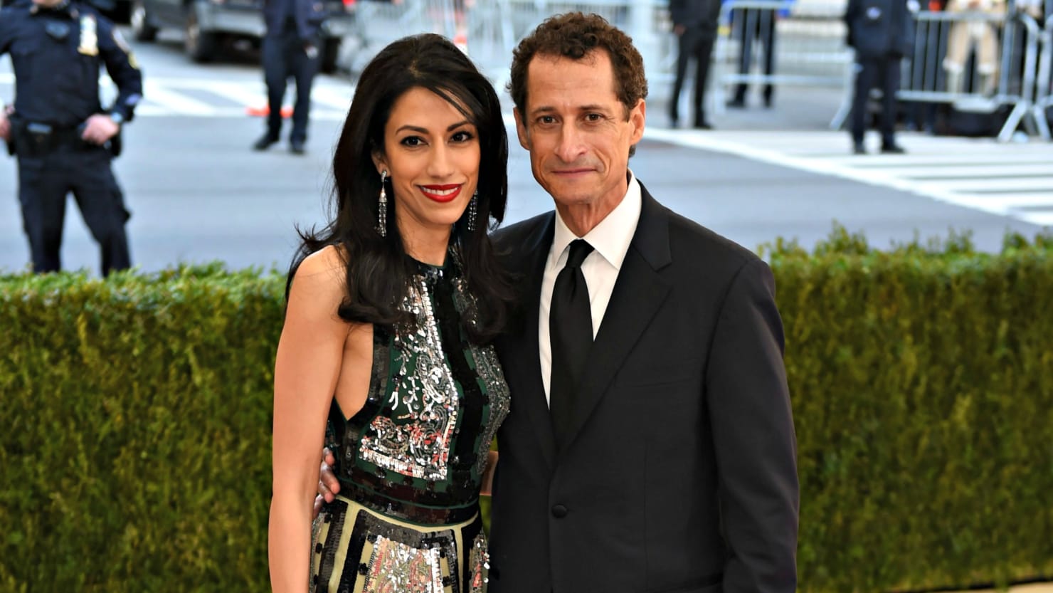 Huma Abedin And Anthony Weiner Pull Divorce From Court Will Negotiate Privately 3376