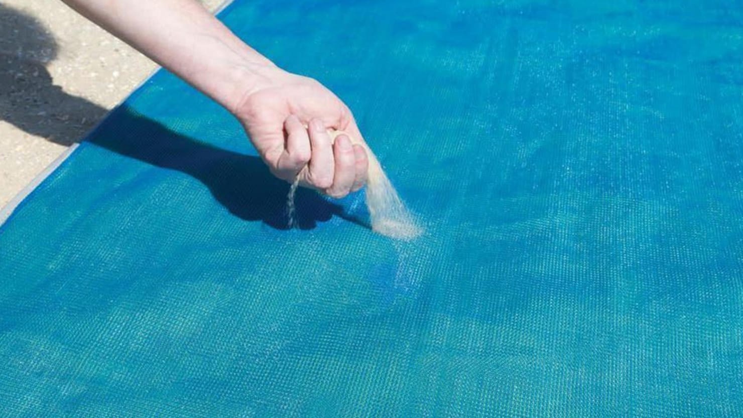 There Is Finally A Beach Mat For People Who Can't Stand Sand Beach Mat With Hole In Middle