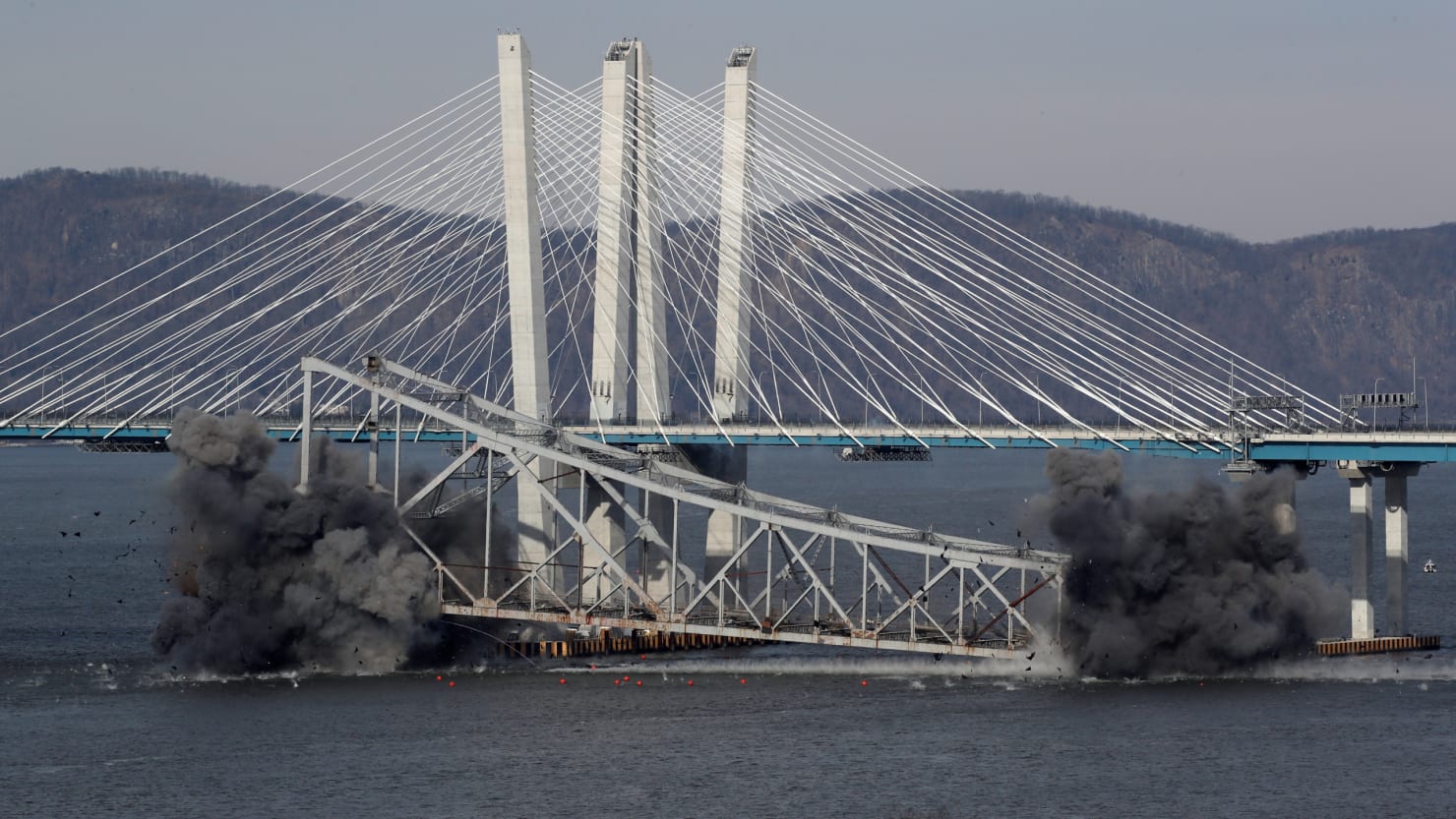 Watch: New York’s Tappan Zee Bridge Blown Up1480 x 833