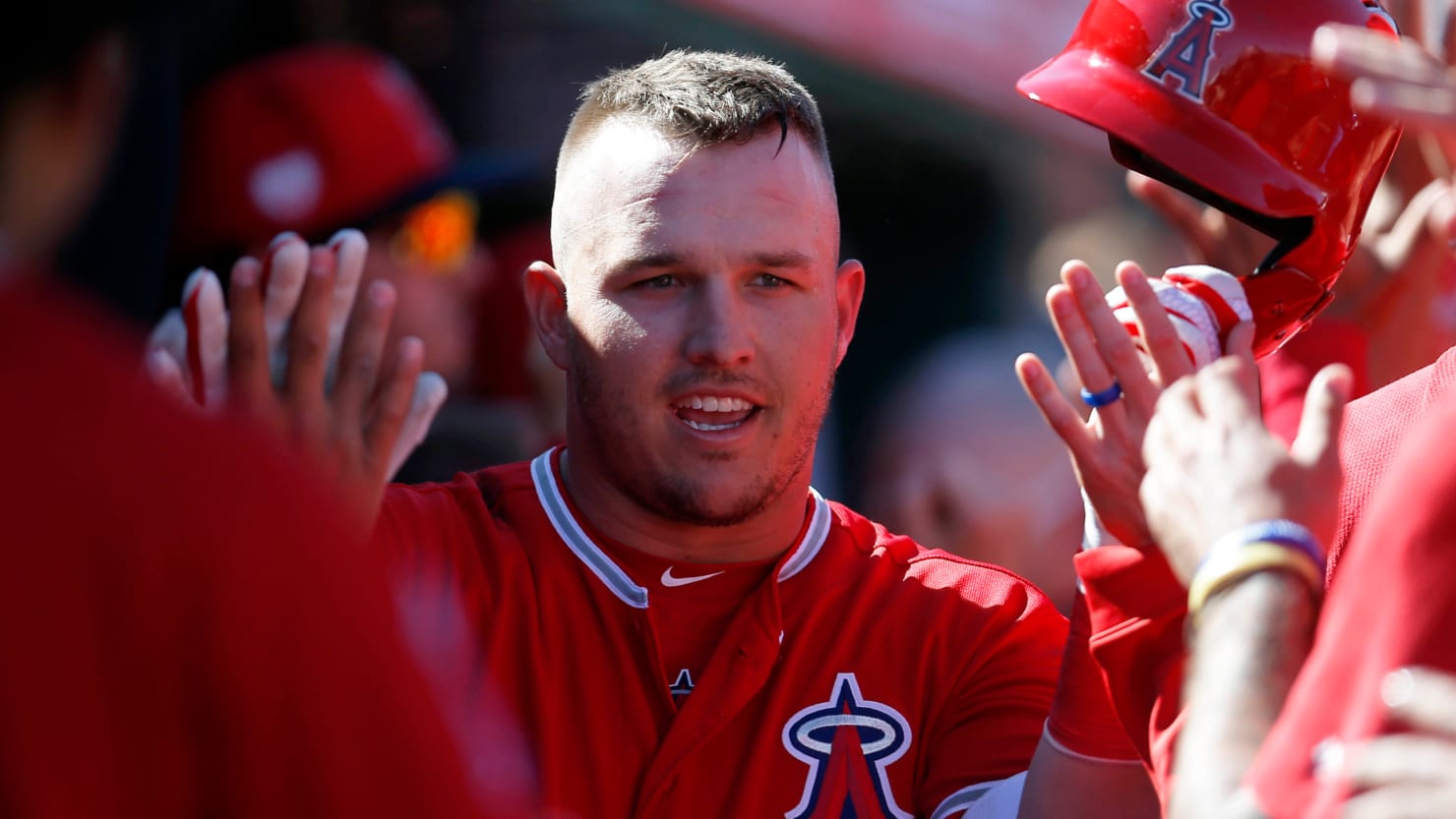 Mike Trout Los Angeles Angels Finalizing 12 Year 430 Million Contract Report 1440